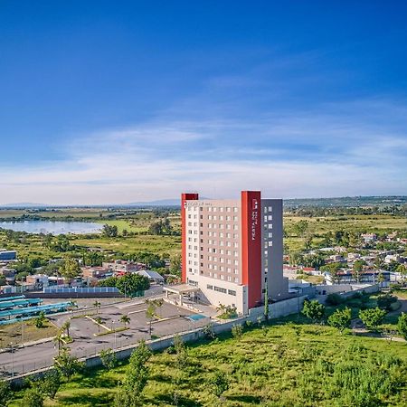 Fiesta Inn Suites Aeropuerto Del Bajio Silao Esterno foto