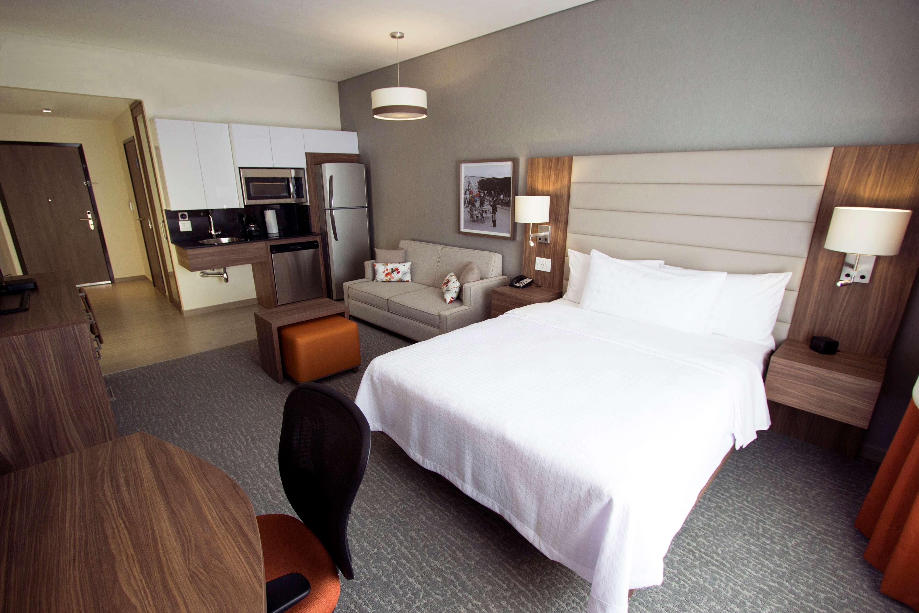 Fiesta Inn Suites Aeropuerto Del Bajio Silao Esterno foto
