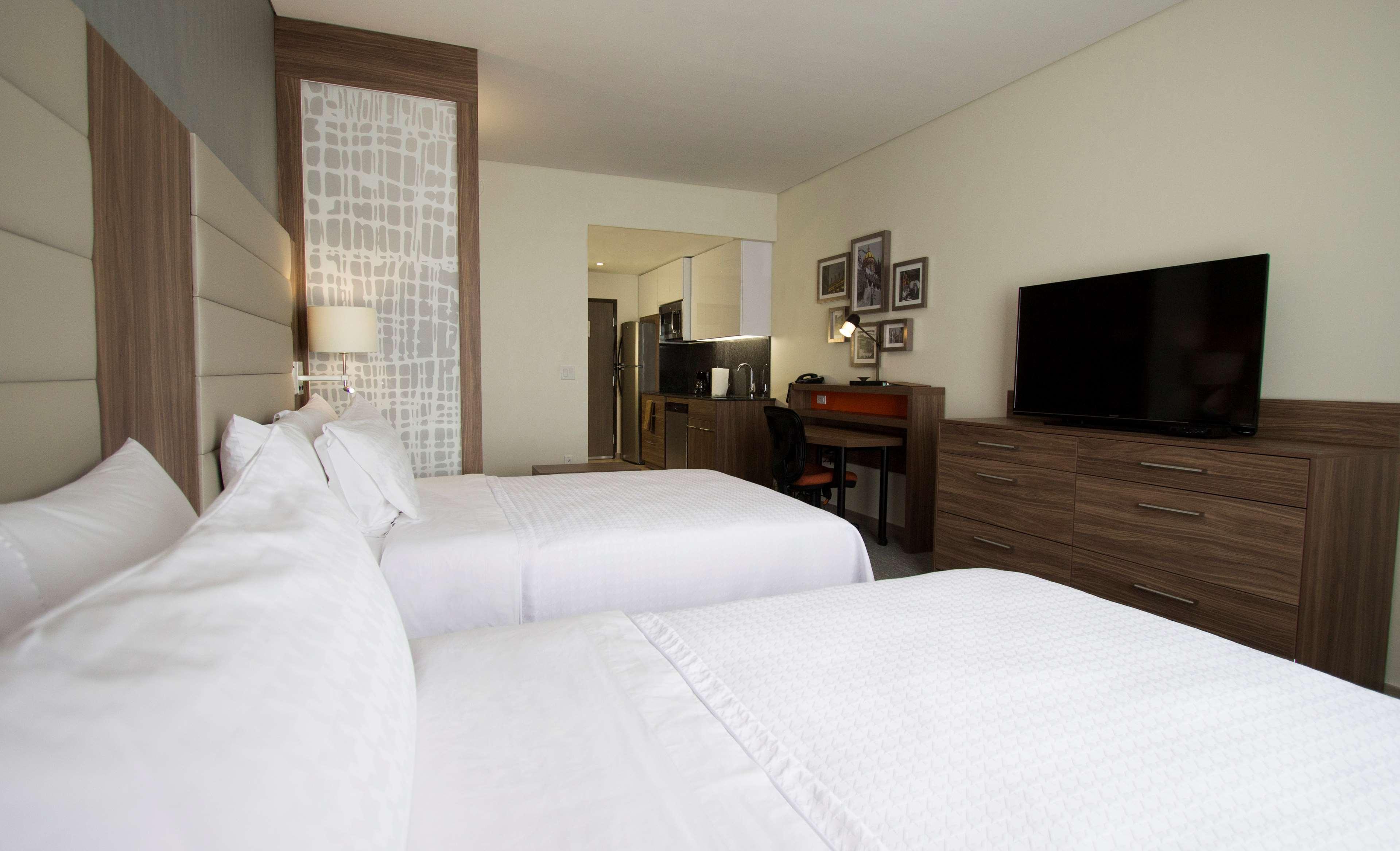 Fiesta Inn Suites Aeropuerto Del Bajio Silao Esterno foto