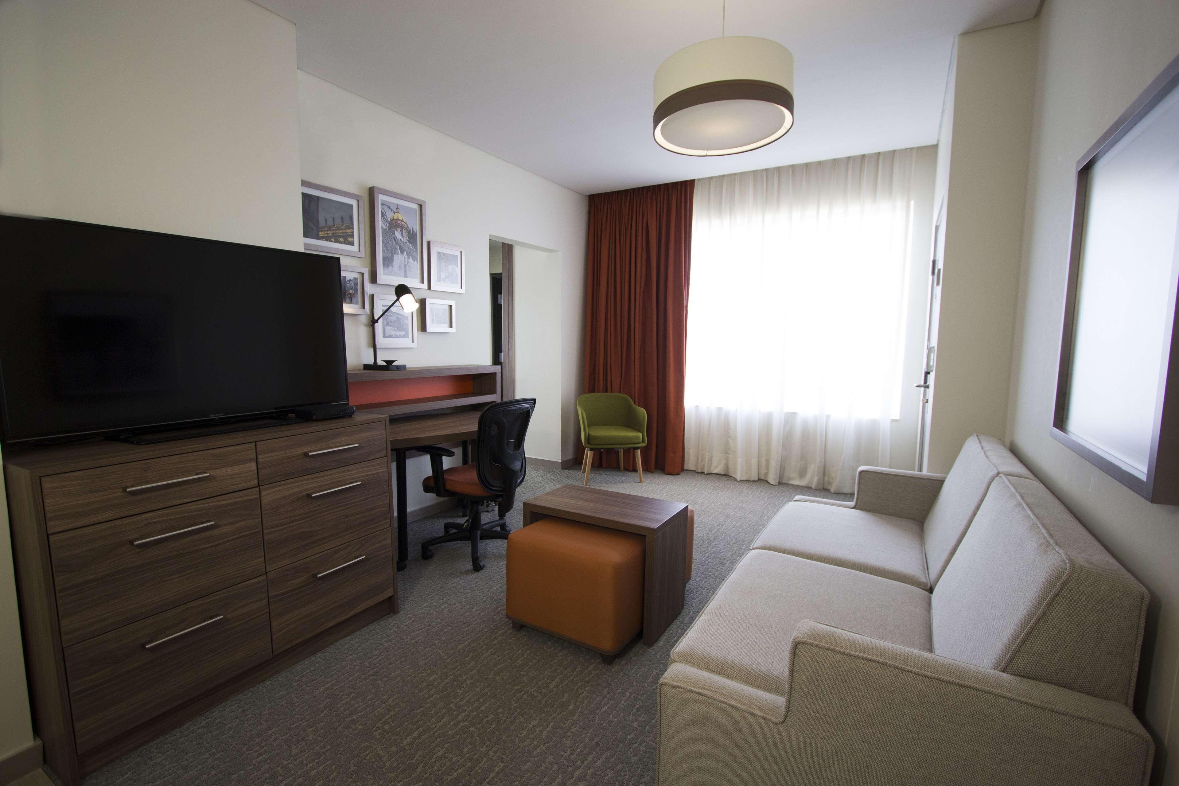 Fiesta Inn Suites Aeropuerto Del Bajio Silao Esterno foto