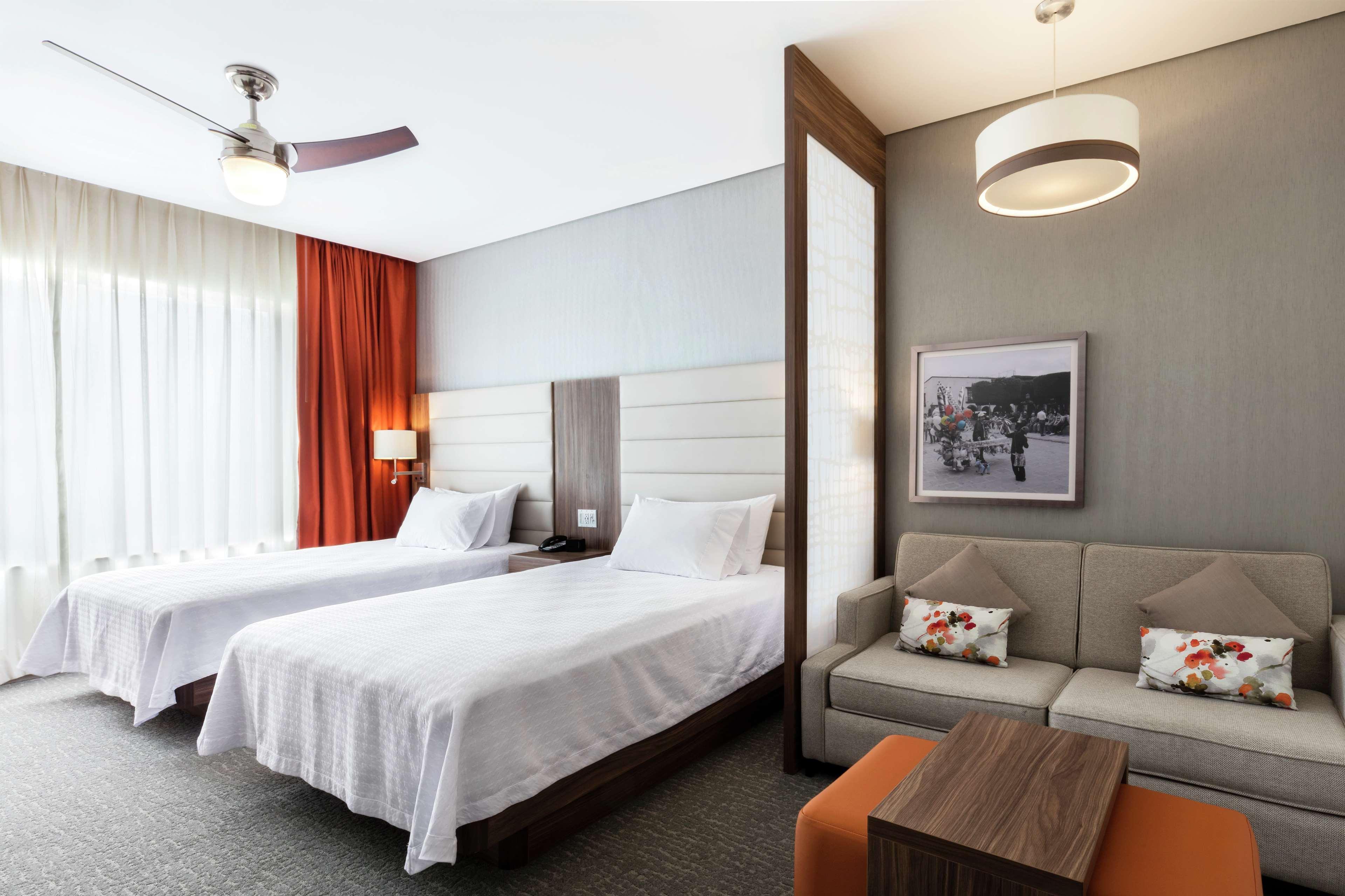 Fiesta Inn Suites Aeropuerto Del Bajio Silao Esterno foto