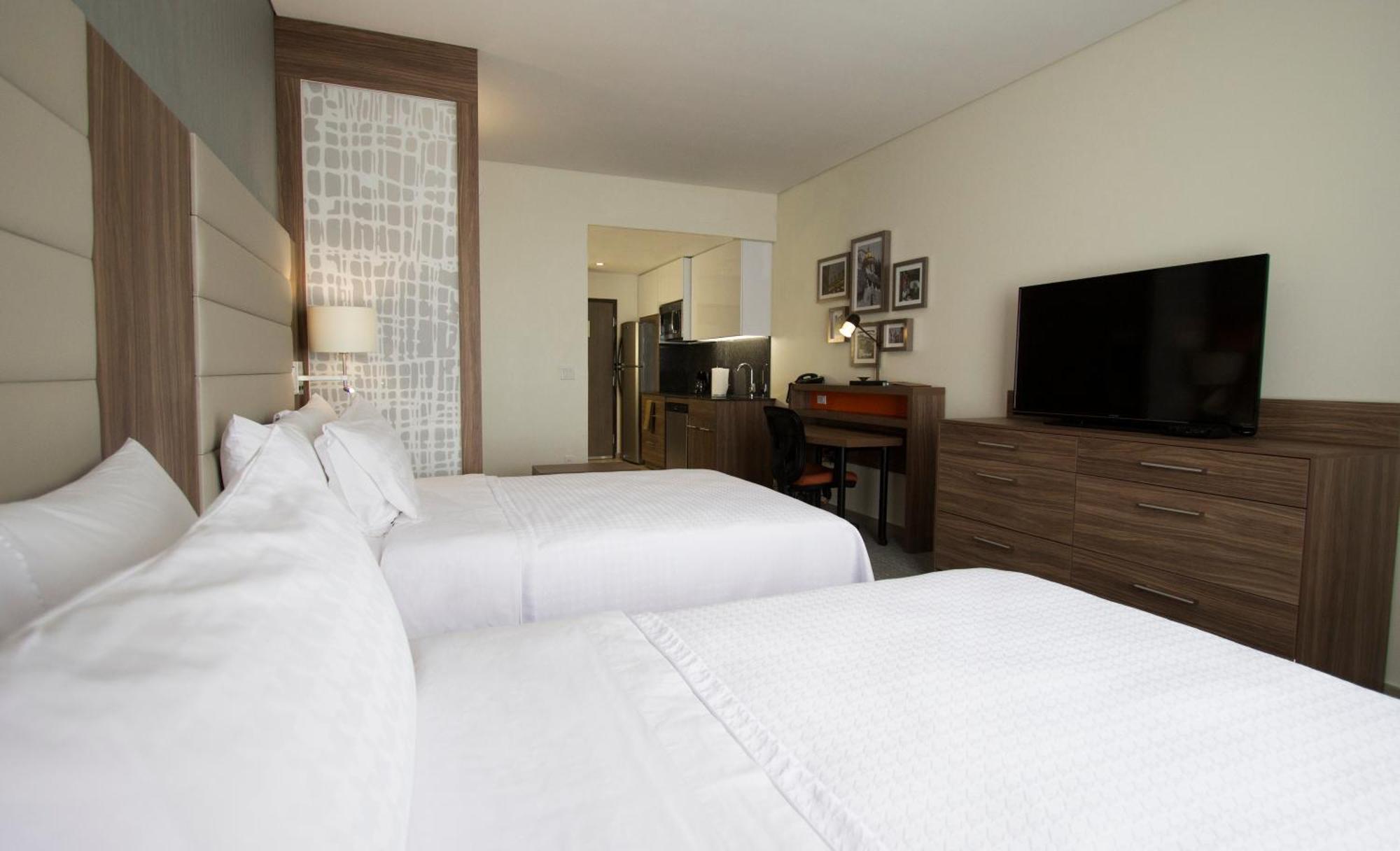 Fiesta Inn Suites Aeropuerto Del Bajio Silao Esterno foto