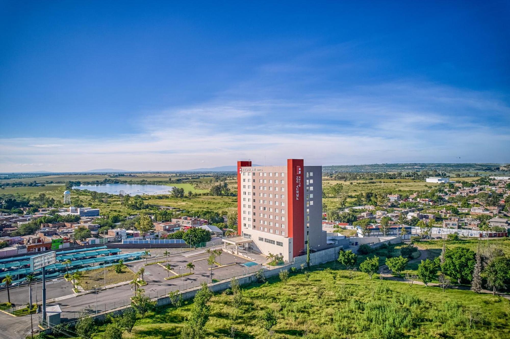 Fiesta Inn Suites Aeropuerto Del Bajio Silao Esterno foto