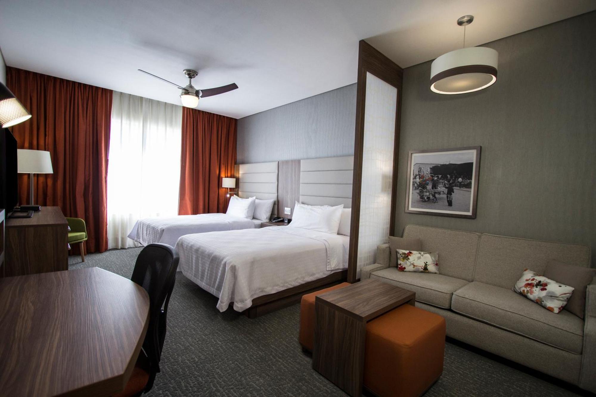Fiesta Inn Suites Aeropuerto Del Bajio Silao Esterno foto