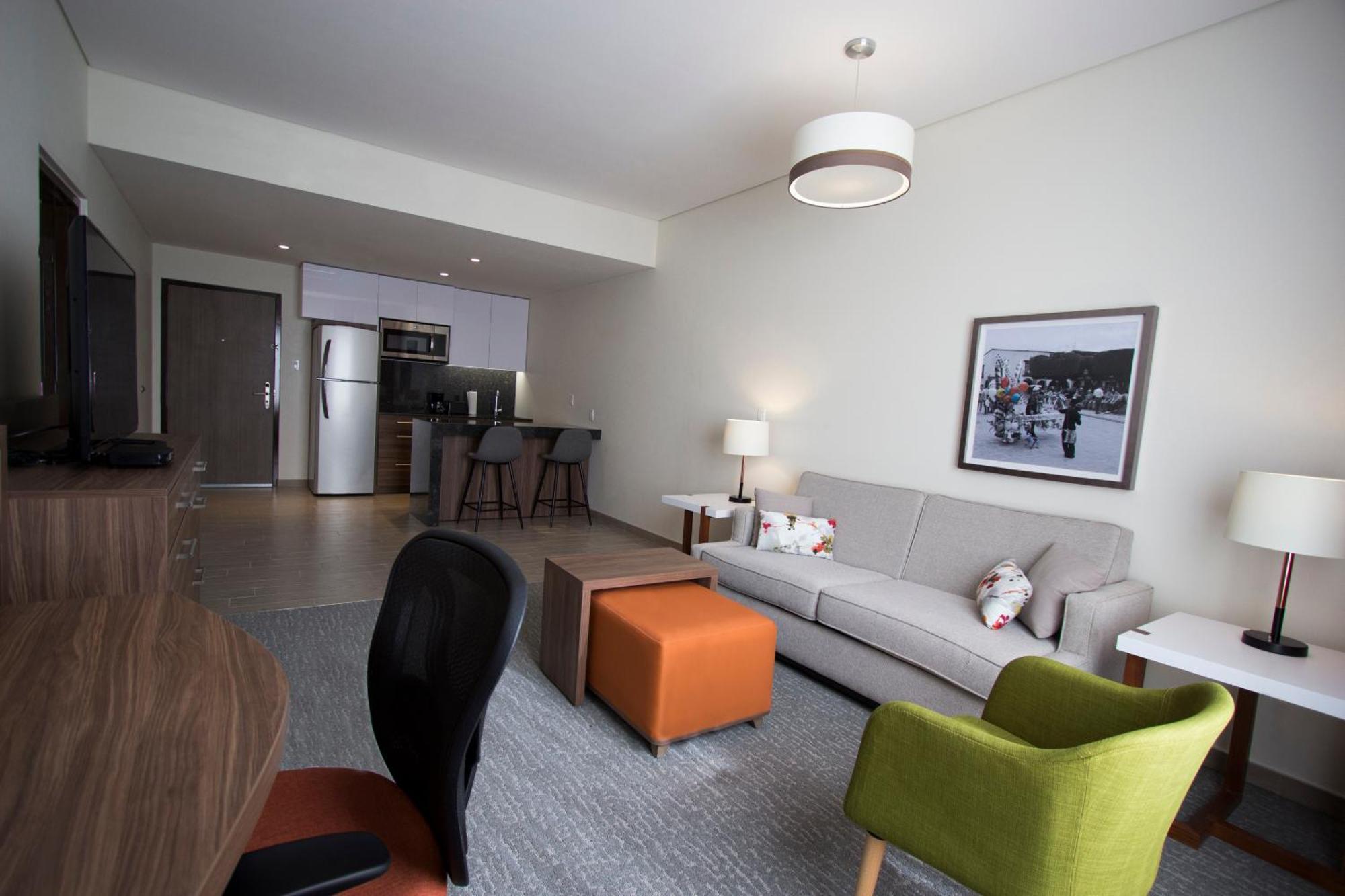 Fiesta Inn Suites Aeropuerto Del Bajio Silao Esterno foto
