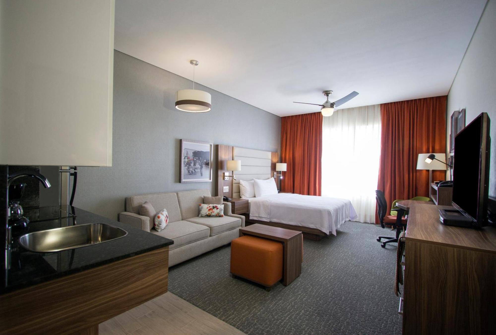 Fiesta Inn Suites Aeropuerto Del Bajio Silao Esterno foto
