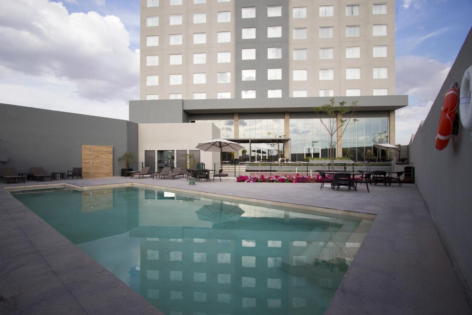 Fiesta Inn Suites Aeropuerto Del Bajio Silao Esterno foto